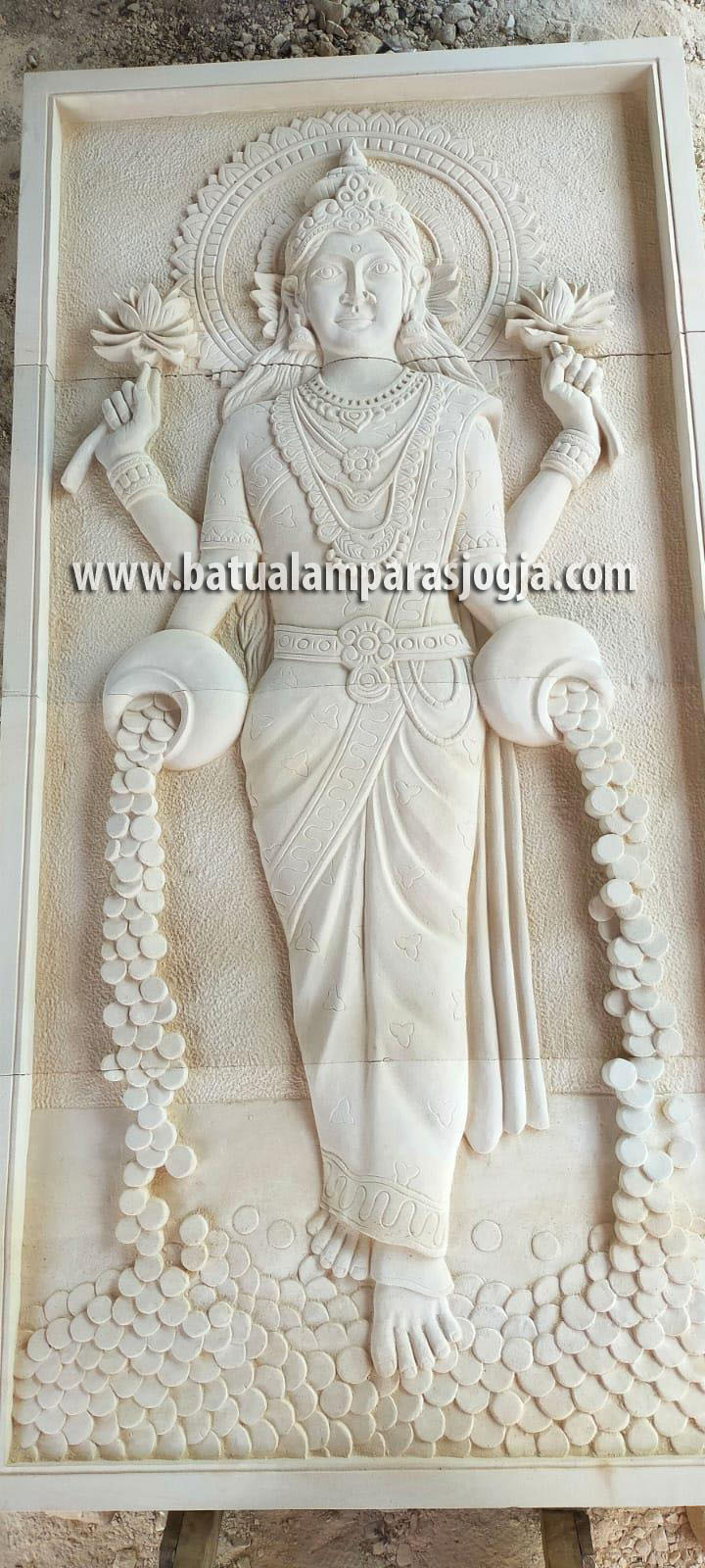 Relief Dewi Lakshmi: Simbol Kemakmuran dan Keanggunan Abadi - Gambar 2