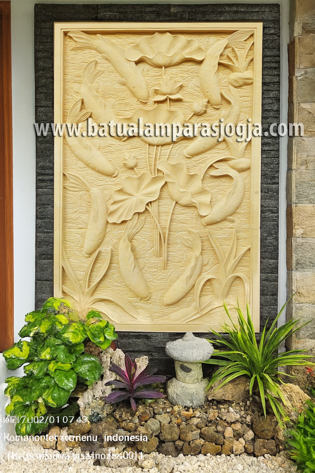 Kerajinan ukir Relief batu paras putih Motif 9 ikan Koi
