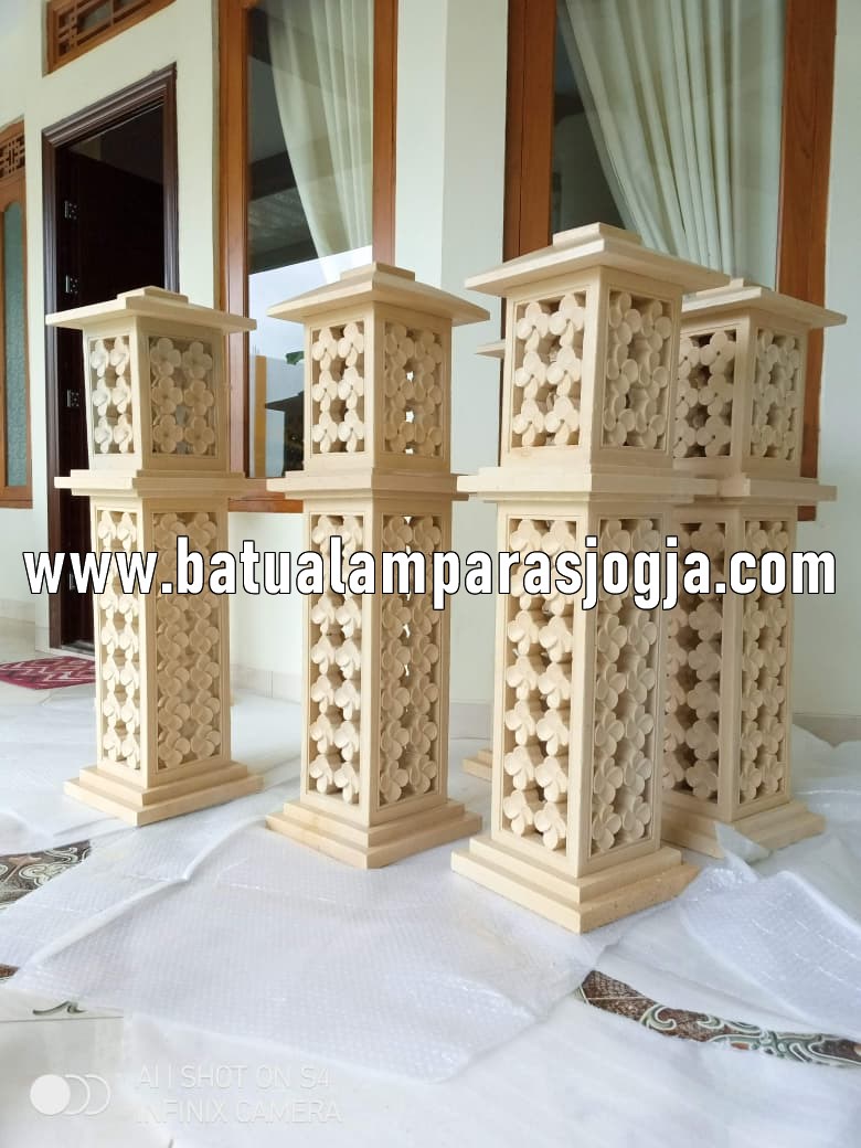 Lampu Taman Batu Alam Paras Putih Motif Ukir – Elegan & Artistik